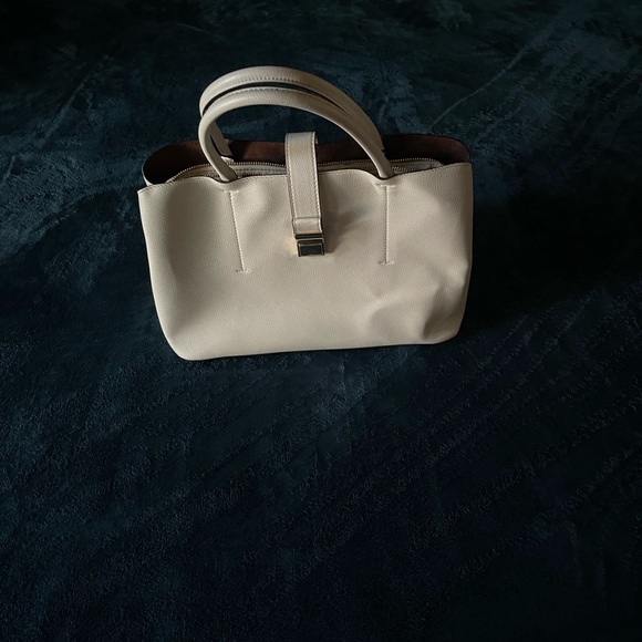 H&M tote in cream with gold clasp! - Picture 1 of 4